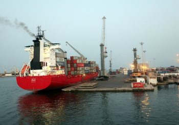 kapal kargo pengiriman