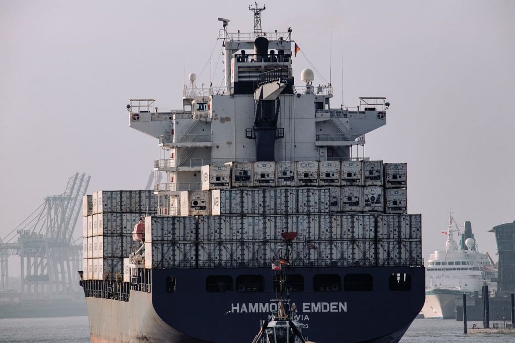 Kapal Kontainer Peti Kemas