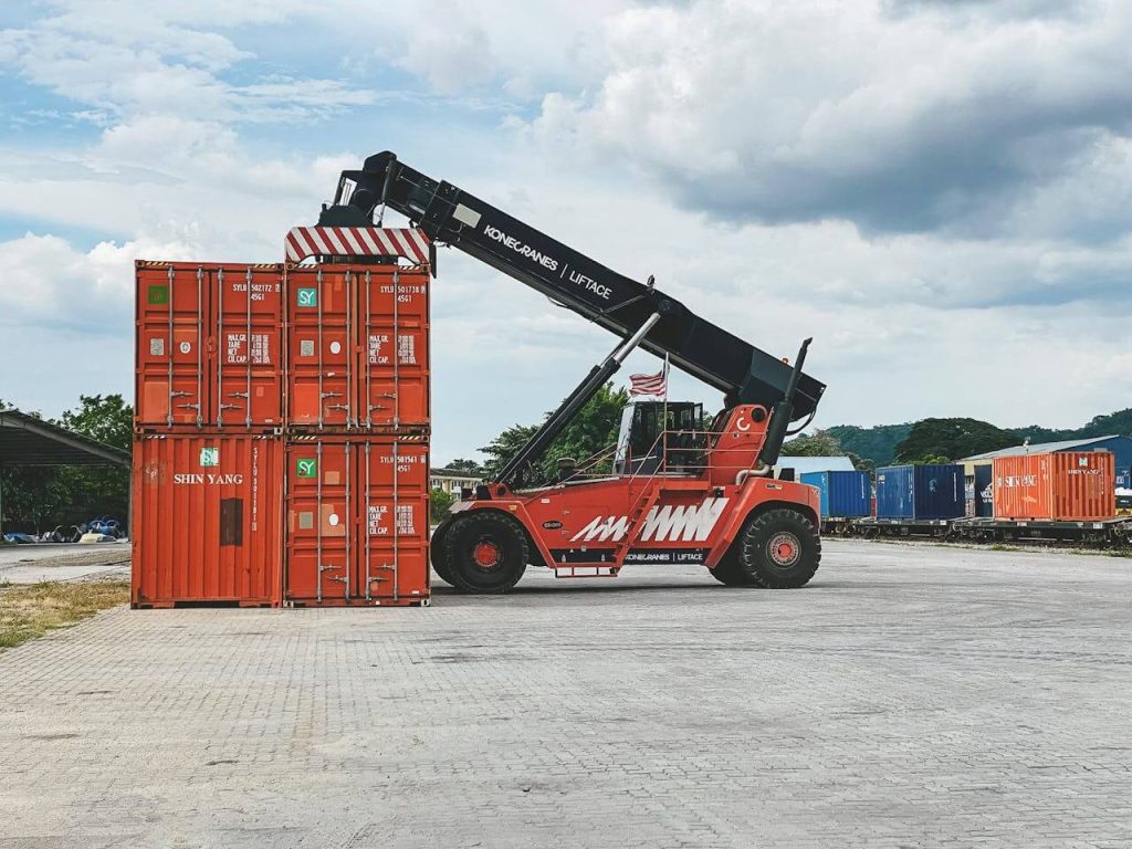 reach stacker